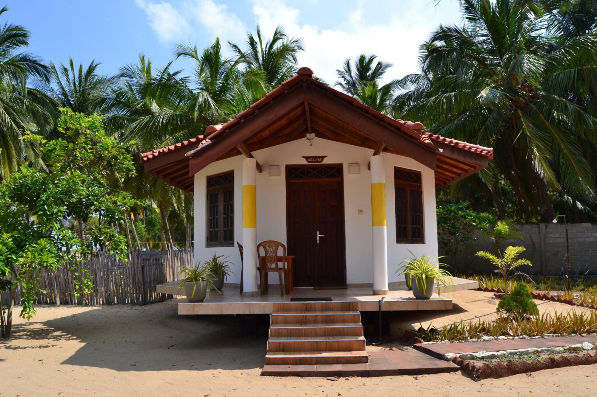 Nirukthie Beach Resort & Restaurant 칼피티야 외부 사진